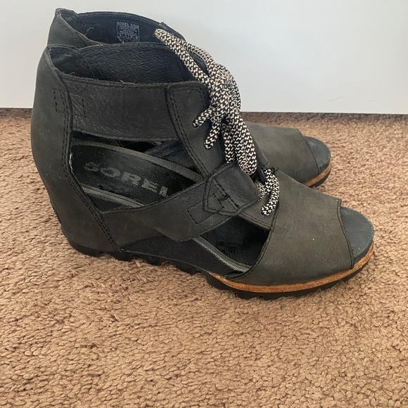Sorel | Joanie lace wedge| black | size 8 - Picture 3 of 5